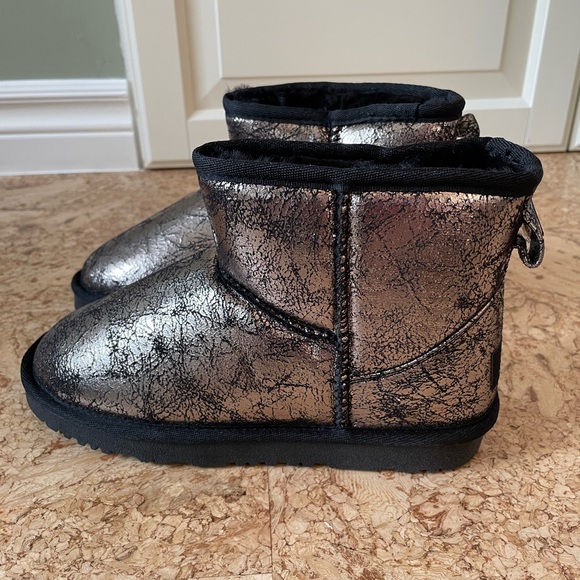New In Box. Kids booties. Metal and Black. Dream Pairs brand. Size 3. - Picture 2 of 6